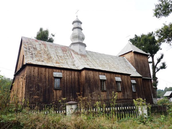 otoczenie kościoła, wcześniej - od czasu pobudowania tj. od 1843r. - cerkiew służąca miejscowym wyznawcom obrządku greko-katolickiego,  później wysiedlonych.