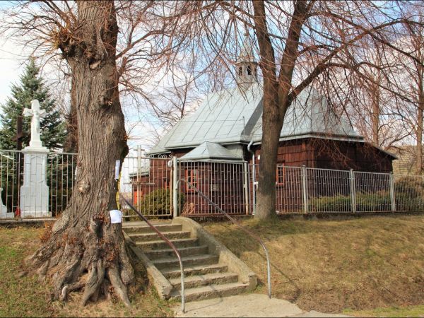 Kościół p.w. Przemienienia Pańskiego d. cerkiew greckokatolicka. Rok budowy 1683 r.  Przebudowany w 1865 r.