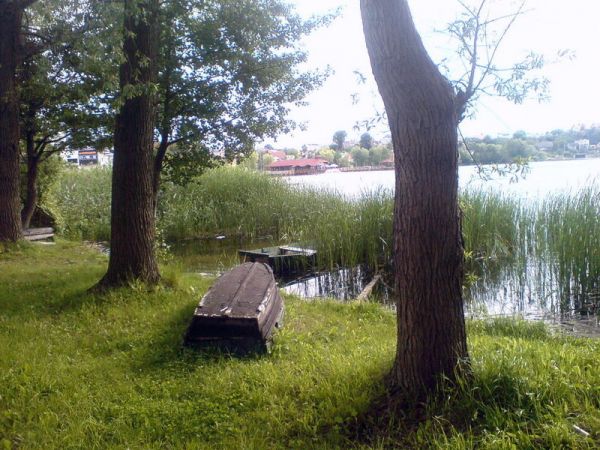 Sępólno Krajeńskie - widok z promenady na jezioro i molo.