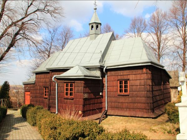 Kościół p.w. Przemienienia Pańskiego d. cerkiew greckokatolicka. Rok budowy 1683 r.  Przebudowany w 1865 r.