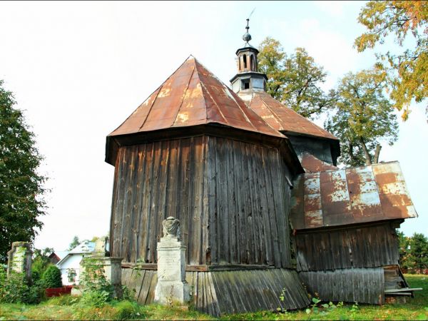 Cerkiew Pokrow Przeświętej Bogarodzicy w Miękiszu Starym. Zbudowana w latach 1803−1811. Wokół cerkwi groby rodziny Younga.