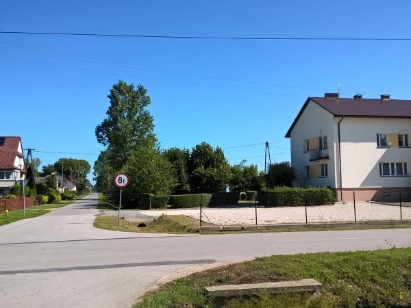 "Bo gdzie jeszcze ludziom Tak dobrze jak tu? Tylko w Brzostkowie! Gdzie śpiewem cię tulą l budzą ze snu? Tylko w Brzostkowie! "( to oczywiście słynna lwowska me