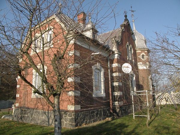 Budynek w parku pałacowym /prawdopodobnie ówczesnego zarządcy lub ogrodnika/