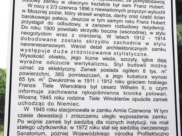 kompendium wiedzy - prezentowana m.in jako zachęta do poznania historii tego miejsca - to pewnie z szacunku do turystów, poszukujących, zwiedzających.
