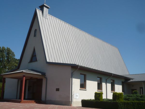 Kościół  p.w Podwynia  Krzyża  Świętego  zb.w latach  1990-1992