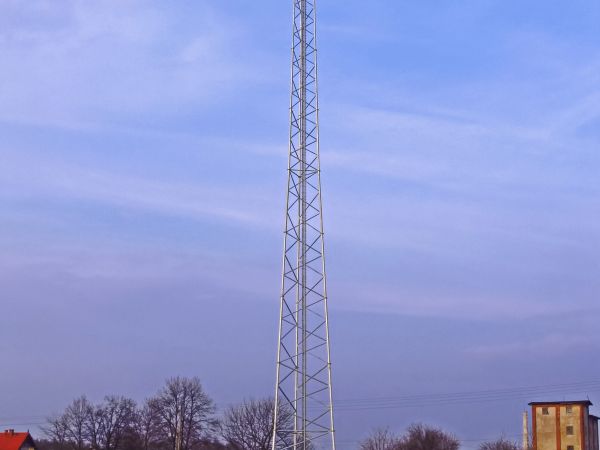 Maszt komunikacji telefonicznej i radiowej