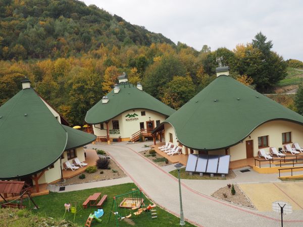 Ośrodek Solinianka Villas & Spa to wyjątkowy kompleks glinianych domków usytuowanych nad Jeziorem Myczkowskim.