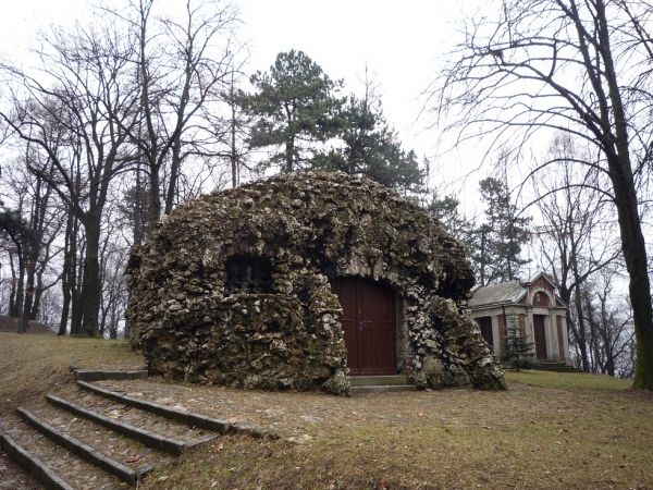 Kalwaria Piekarska.Grób Matki Bożej.