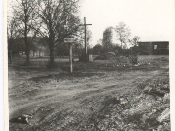 Centrum wsi (widok z kwietnia 1981 r.)