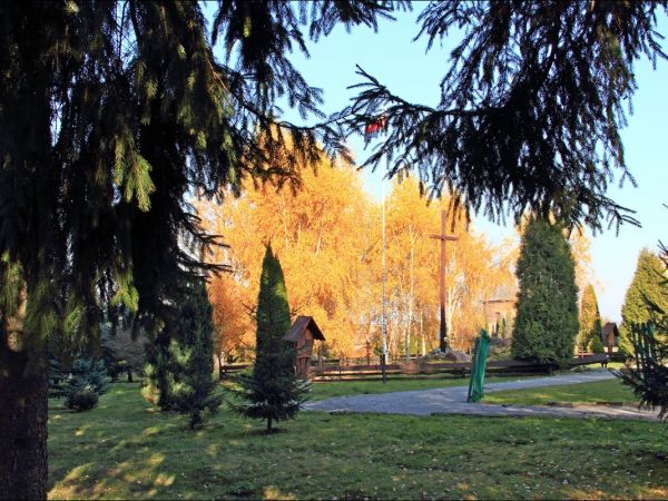 Kościół pw. św. Mikołaja i Stanisława biskupa w Jarosławiu przy ulicy Benedyktyńskiej. Przez starszych mieszkańców zwany Anna Kasarnia, został zbudowany w latac