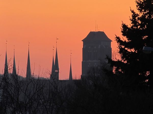 Zabytki Gdanska widziane z ulicy Siennickiej