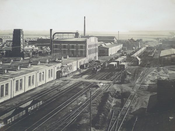 Tak prezentowała się Fabryka Wagon ZNTK  przed laty,zdjęcie z reprodukcji z wystawy na Rynku.