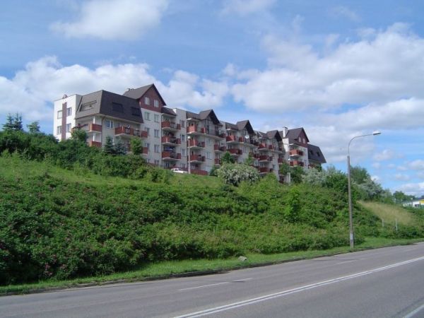 Blok mieszkalny. Widok od ulicy Sikorskiego