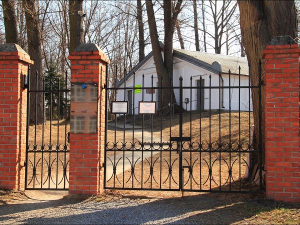 Ohel cadyka Elimelecha znajdujący się na cmentarzu żydowskim w Leżajsku