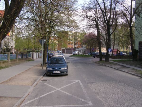 Droga wewnętrzna wewnątrz osiedla śródmieście