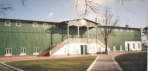 Grodzisk Wielkopolski-ul. Powstańców Chocieszyńskich, zabytkowa trybuna z 1925 r., widok z tyłu.