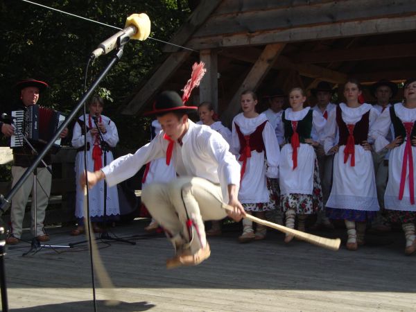 W Soblówce dla upamiętnienia obyczajów i tradycji przodków odbywa się  impreza kończąca sezon owczarski trwająca od 24 do 25 września. Impreza Posiady Wołoskie