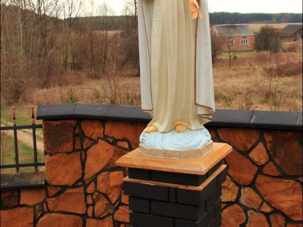 Drewniana , parafialna cerkiew greckokatolicka p.w. Narodzenia NMP w Mołodyczu. Obecnie filialny kościół rzymskokatolicki