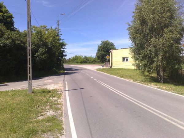 Wjazd do wsi od wschodu