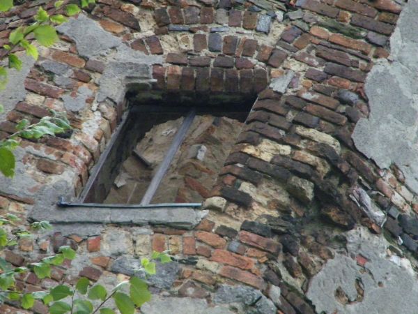 okno pałacu, szkoda że nie znalazł pałac właściciela ciekawe miejsce raczej lokalizacja może nie dla wszystkich