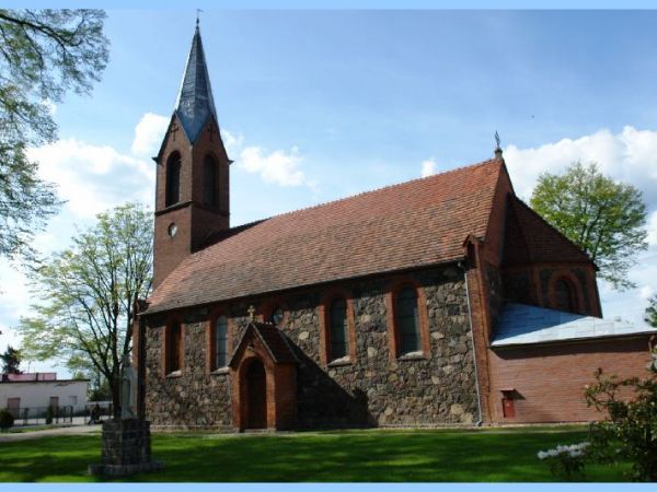 Świątynia parafialna wzniesiona w 1866 roku. Architektura neogotycka. 
W prezbiterium figura Madonny przywieziona po wojnie przez wiernych z parafii Buczacz z