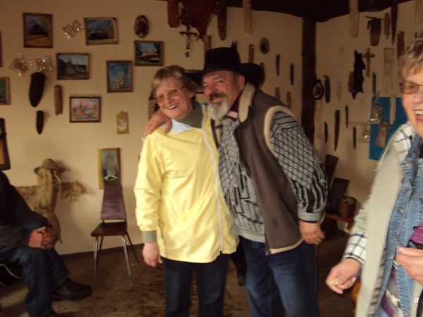 W Galerii Sztuki Bieszczadzkiej - z miejscowym artystą, twórcą, zasłużonym dla tamtejszych "klimatów". Koniecznie też należy poznać twórczość poetycką p. Mirosł