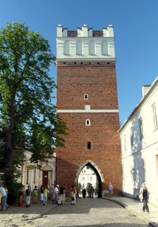 BRAMA OPATOWSKA