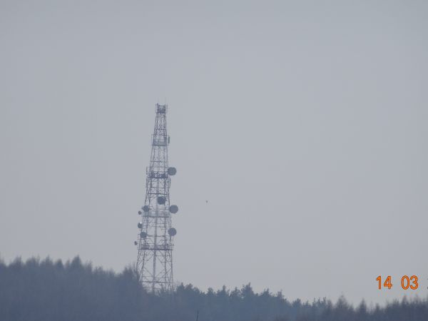 na paśmie Dziady - 647m npm - przekaźnik telefonii komórkowej i internetowego sygnału.