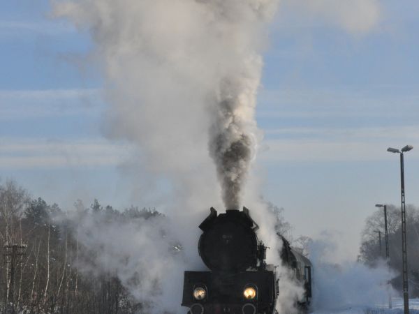 Wolsztyn, pociąg relacji Poznań-Wolsztyn na stacji Rostarzewo - zima 2010/2011 roku.