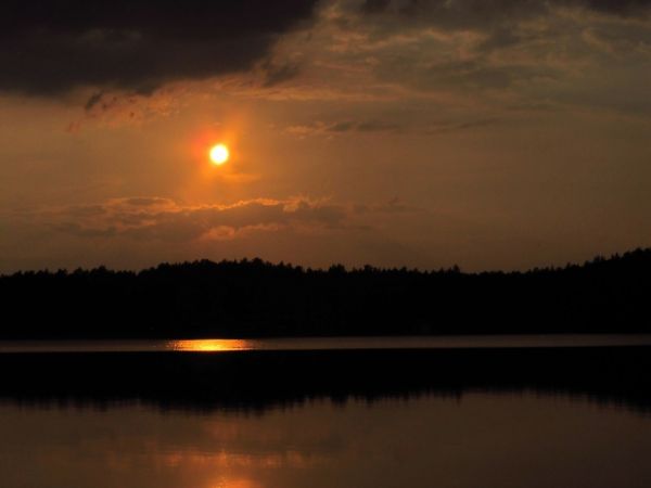 Zachód słońca nad jeziorem Wdzydze
