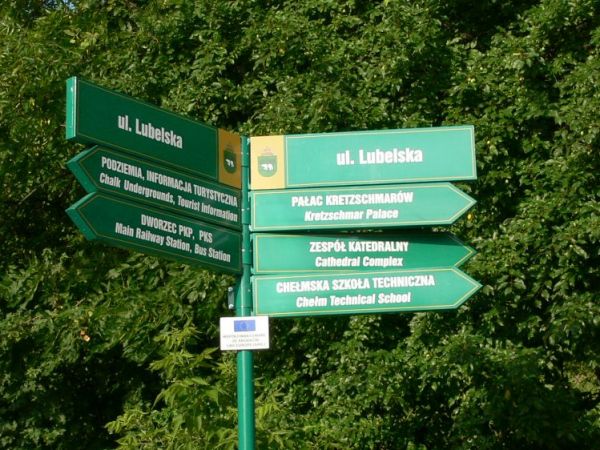 Drogowskaz przy wejściu do Bazyliki