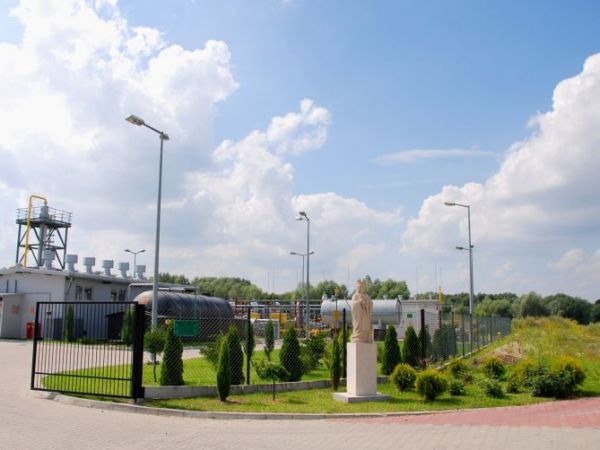 Kopalnia gazu ziemnego - miejsce pracy mieszkańców Terliczki i okoic. Przy wejściu na teren kopalni figura św. Barbary - patronki górników