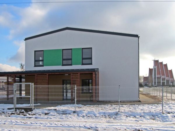 Nowy obiekt Zespołu Szkół Ponadgimnazjalnych w Czarnej Wodzie, wybudowany przez firmę STEICO (produkcja płyt pilśniowych), w miejsce innego obiektu zajętego prz