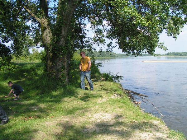 Tego drzewa i tego brzegu już niema. Woda zabrała.