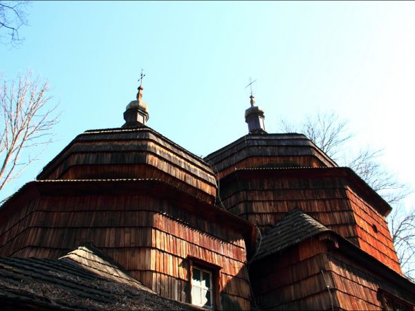 Drewniana cerkiew greckokatolicka pw. św. Dymitra w Piątkowej. Zbudowana przed 1732 rokiem. Świątynia w Piątkowej należy do nielicznych na terenie południowo-ws