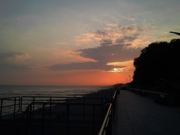 Chwila po wschodzie Słońca w Sarbinowie.