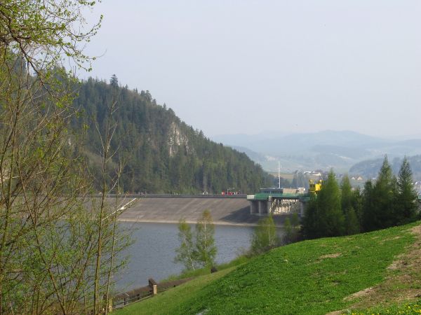 Niedzica Zamek nad jeziorem Czorsztyńskim