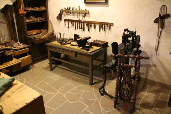 pracownia szewska - w Miasteczku Galicyjskim skansenu sądeckiego.