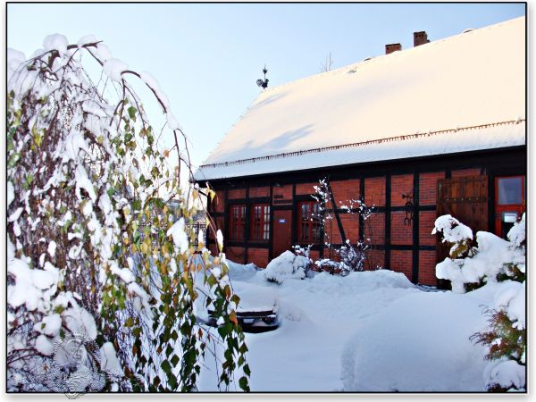 Zimowo w dziale etnograficznym Muzeum w Koszalinie. Stodoła z 1882r.,ze wsi Paproty koło Sławna,zbudowana w konstrukcji szkieletowej,pruski mur-drewniany szkiel