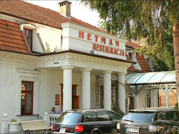 Dwór Wapowskich z I poł. XIX wieku. Obecnie restauracja.