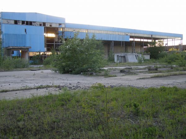 Zdewastowana fabryka domów ul. Północnej   fot.  42