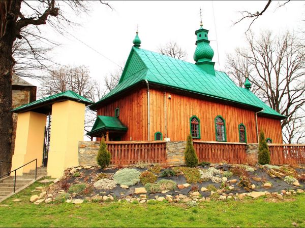 Cerkiew greckokatolicka p.w. Soboru Bogarodzicy w Hłomczy , zbudowana w 1859 r. Obok cerkwi wzniesiono w tym samym czasie dzwonnicę murowaną, w której wiszą trz