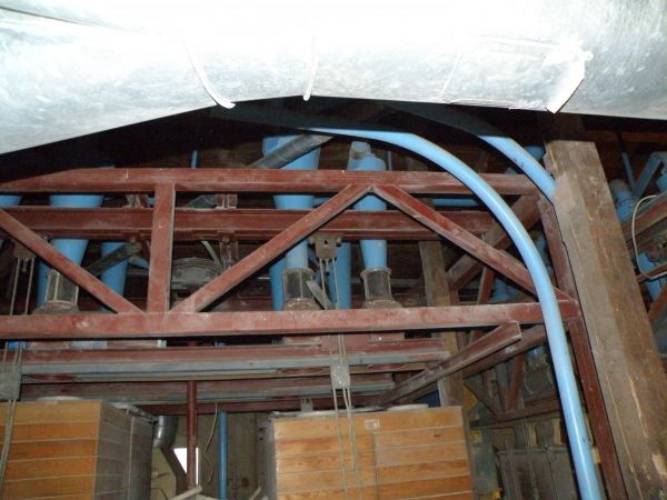 Wnętrze zabytkowego młyna ?jeszcze miele/