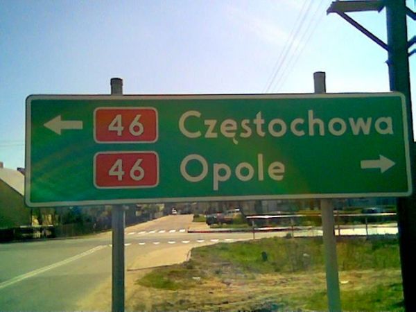 Przez miejscowość Lisów biegnie Trasa krajowa nr.46 z Jędrzejowa do Kłodzka