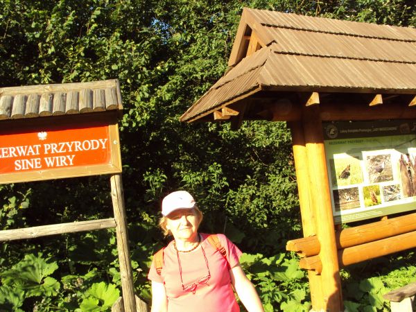 przy jednym z kilku zejść do Rezerwatu Przyrody - przy drodze do m. Zawój.