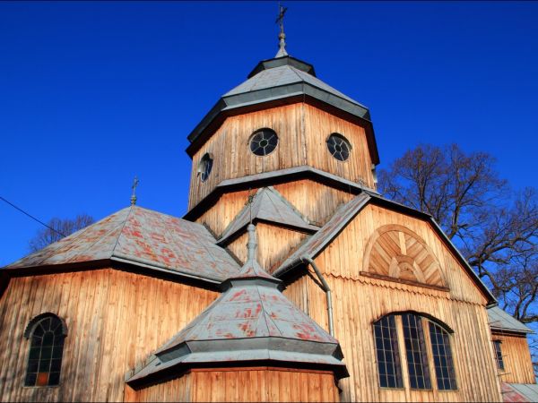 Cerkiew greckokatolicka pw. Pokrow Przeświętej Bogarodzicy w Roztoce gm. Bircza. Zbudowana w 1936 r. Po wojnie cerkiew zmieniono w kościół rzymskokatolicki pw.