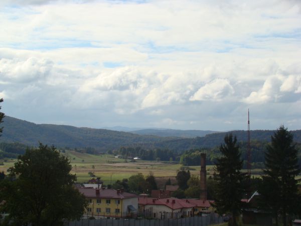 ze wzgórza Lachawa - w paśmie Żukowa  - widok na Zakład Karny.