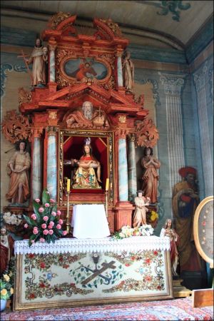 Kościół Wniebowzięcia NMP i św. Michała Archanioła . Na  liście światowego dziedzictwa UNESCO . Kościół w Haczowie jest największym gotyckim drewnianym kościołe