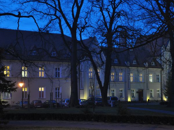 Dom Pomocy Społecznej, prowadzony przez Zgromadzenie Sióstr Miłosierdzia św. Wincentego a Paulo w Wolsztynie.