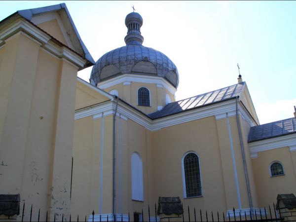 Cerkiew parafii grekokat. pw. Chrystusa Zmartwychwstałego. Jest to budynek murowany z 1880 roku. W latach 1915 - 1921 była odbudowana po pożarze. Obecnie jest t